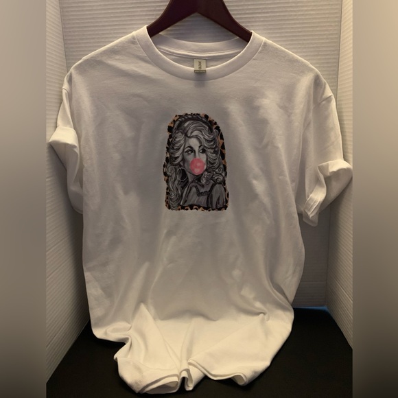 Everyone loves a tee shirt Dolly bubble gum beauty - Picture 2 of 3